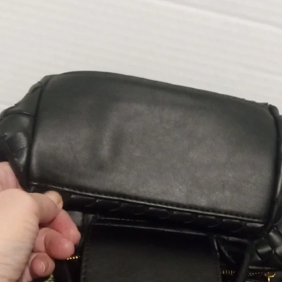 Expressions NYC Black Bag - Picture 5 of 13